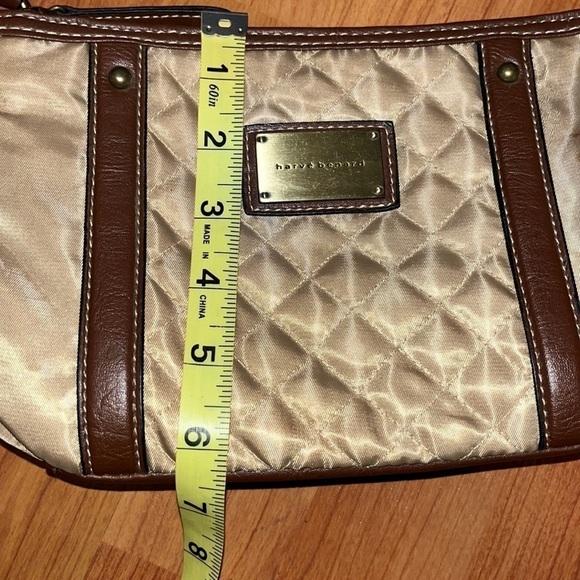Harve Benard women’s gold quilted mini shoulder bag - Picture 5 of 8
